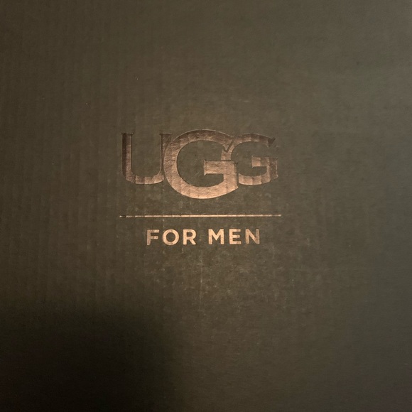 UGG - Picture 2 of 5